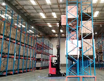 無(wú)人叉車(chē)